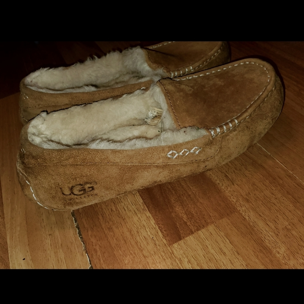 Ugg Ansley size 9